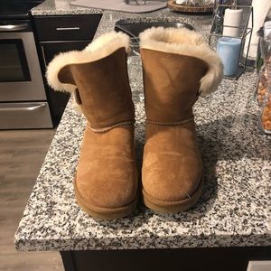 UGGs | Women’s Size 8 | Short